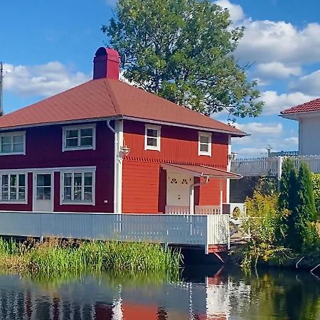 Lovely Waterfront Cottage Near Karlshamn Asarum Exterior photo